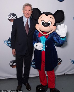  Harrison Ford And Mickey ratón
