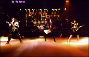 KISS ~Reading, Massachusetts...November 15-21, 1976