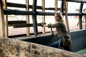  Kim Dickens as Madison Clark in Fear the Walking Dead: "Another день in The Diamond"