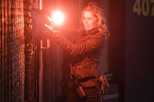  Kim Dickens as Madison Clark in Fear the Walking Dead: "No One's Gone"