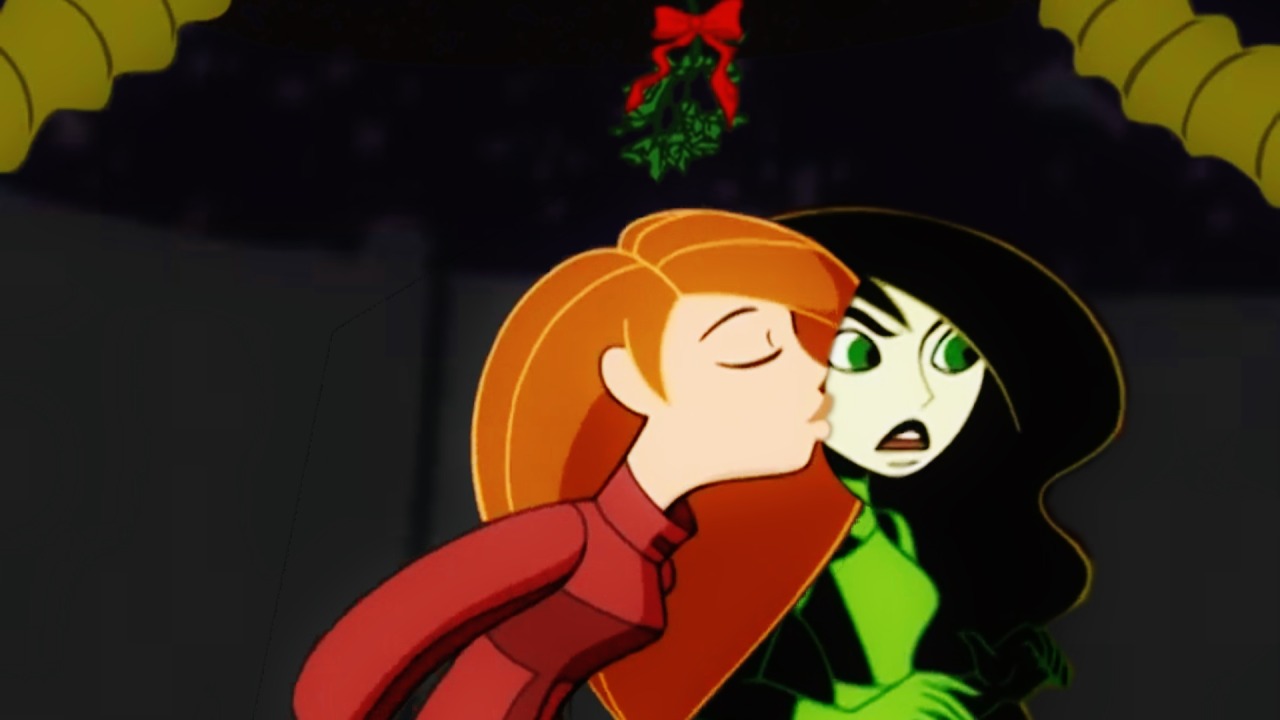Kim kisses Shego on the cheek Christmas 