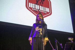  Natalie Portman at Boston Calling संगीत Fest