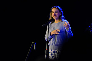  Natalie Portman at Boston Calling সঙ্গীত Fest