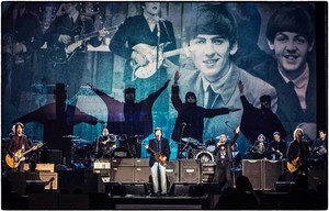  Paul and Ringo pay tribute to John and George