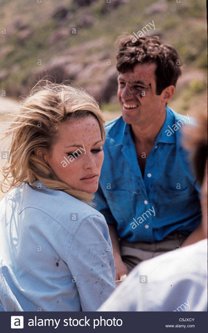  ursula andress with jean paul belmondo in up to his ears1965 C5JXCY