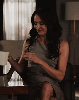  Amy Acker in Suits 8x07