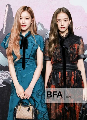  Jisoo and Rosé Attend COACH دکھائیں at NYFW