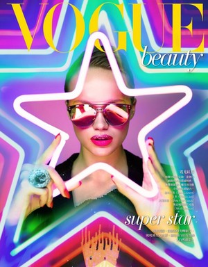  Mae バン Der Weide for Vogue Beauty Taiwan [April 2018]