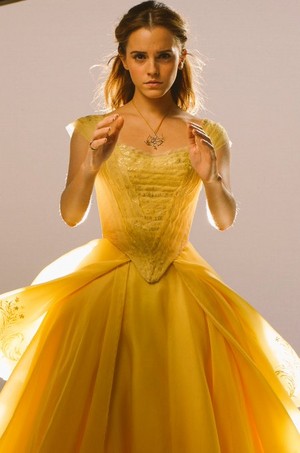  New pic of Emma Watson from 'Beauty and the beast'