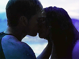  Peeta/Katniss Gif - Catching 불, 화재 바닷가, 비치 키스