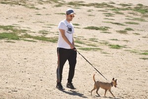  Robert Pattinson With His Dog 💖