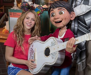  Shakira Meets Miguel of ‘Coco’ at Disney California Adventure Anaheim