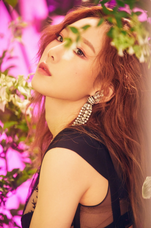  Taeyeon's teaser image for "Lil' Touch"