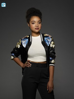 The Bold Type Season 2 Official Picture - Kat Edison