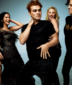  The cast of ‘Riverdale’ photographed によって Peggy Sirota for their Rolling Stone cover story.