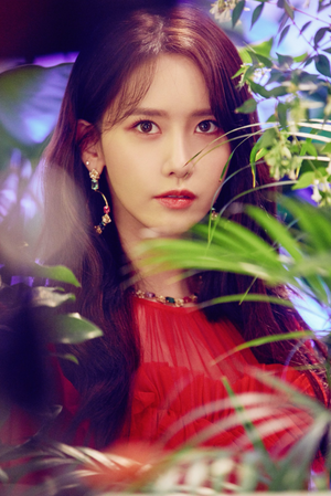  Yoona's teaser image for "Lil' Touch"