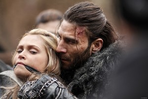  Zach McGowan as King 葦毛の馬, ローン, 魯庵 in The 100