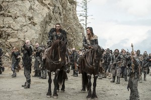  Zach McGowan as King 葦毛の馬, ローン, 魯庵 in The 100