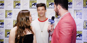  cute exchange between Danielle Panabaker and Grant Gustin at SDCC 2018