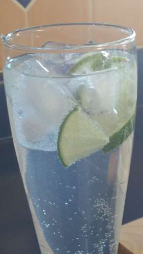  gin And Tonic With A Twist Of limoen, kalk