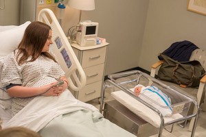  4x05 - Delivery hari - Dina and the baby
