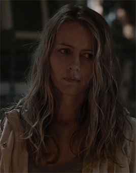  Amy Acker in The Gifted