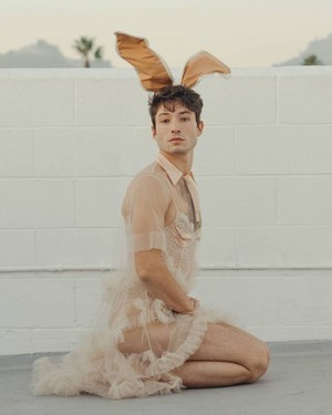  Ezra Miller - 花花公子 Photoshoot - 2018