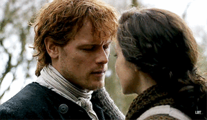 Jamie and Claire kiss - Season 4