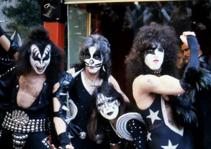  Kiss ~Hollywood, California...February 24, 1976 (Graumans Chinese Theater)