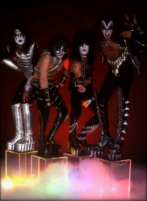  Kiss ~Los Angeles, California...April 28, 1977