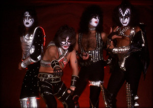  吻乐队（Kiss） ~Los Angeles, California...April 28, 1977