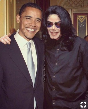  President Obama and Michael Jackson 😎