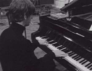  Ringo Vs. The piano