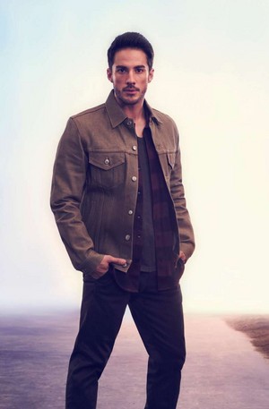  Roswell, New Mexico Season 1 Official Picture - Dr. Kyle Valenti