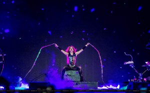  シャキーラ performs in Amsterdam (June 9)