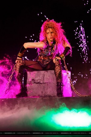  Shakira performs in Hamburg, Germany (June 3)