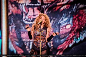  Shakira performs in Hamburg, Germany (June 3)