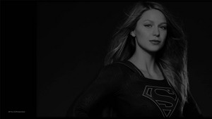  Supergirl In Black and White 2 achtergrond