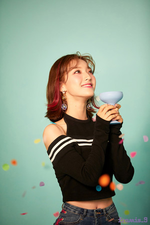  'From.9' 夹克 behind - Saerom
