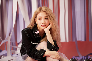  'From.9' giacca behind - Seoyeon