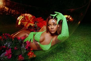  Savage X Fenty سے طرف کی Rihanna