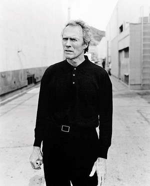  Clint Eastwood photographed on April 17, 1997 in Los Angeles, California (Photo によって Michel Haddi)