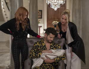  Dynasty "A Temporary Infestation" (2x07) promotional picture