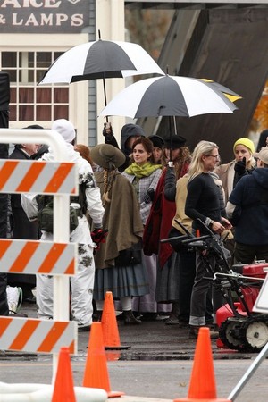  Emma Watson filming with Saoirse Ronan, Florence Pugh and Eliza Scanlen in Harvard