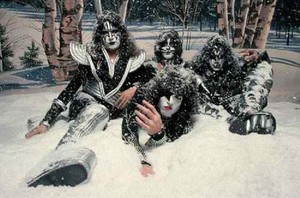  吻乐队（Kiss） ~Hollywood, California...October 19, 1976 (Creem Magazine 照片 session)