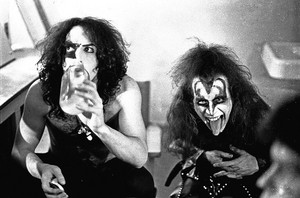  吻乐队（Kiss） ~Long Beach, California...May 31, 1974