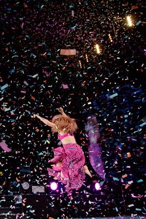  Shakira performs in Munich (June 17)