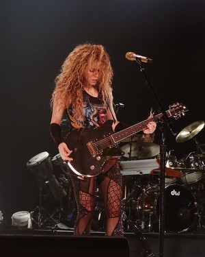 Shakira performs in Paris (June 13)