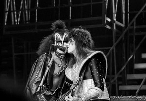  吻乐队（Kiss） (NYC) December 14-16, 1977