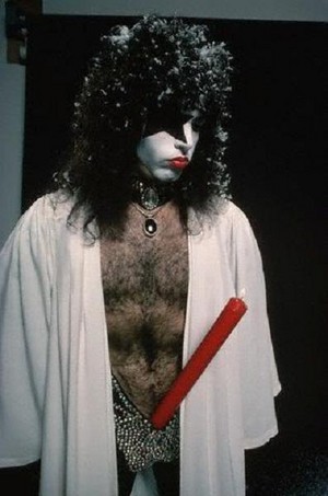  Kiss ~Hollywood, California...October 19, 1976 (Creem Magazine фото session)